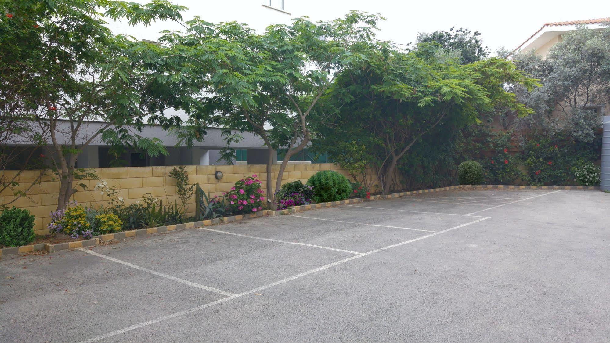 Crown Inn Hotel Nicosia Exterior photo