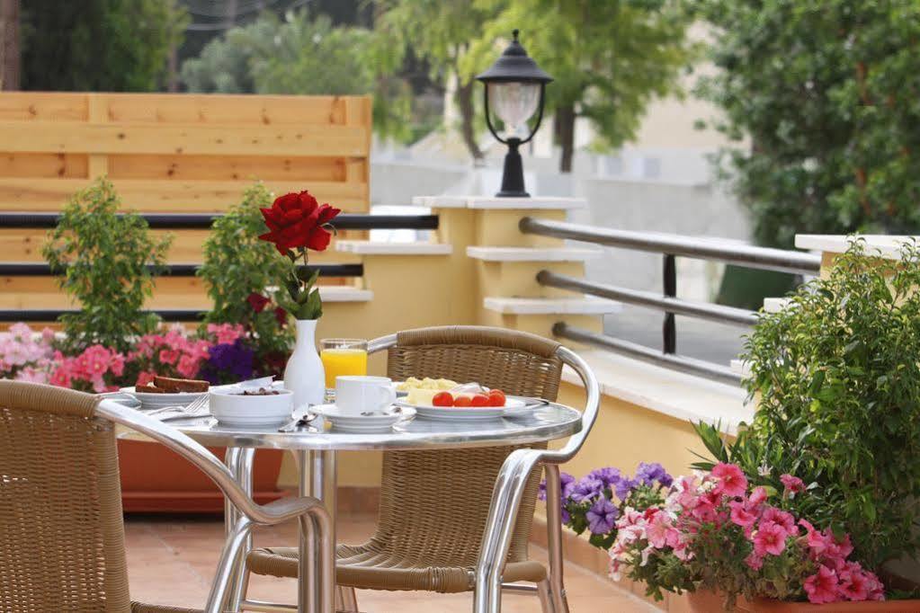 Crown Inn Hotel Nicosia Restaurant photo